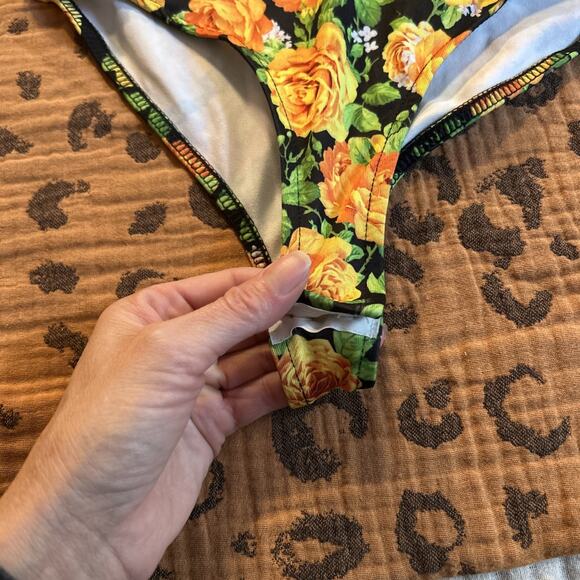 Zara Twist Neck Cut Out Bodysuit Yellow Roses Halter Top Small Black Festival - Picture 2 of 7